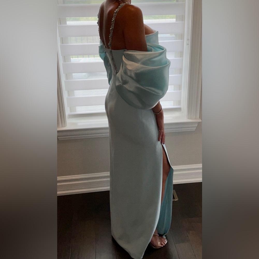 Gown - Picture 3 of 4